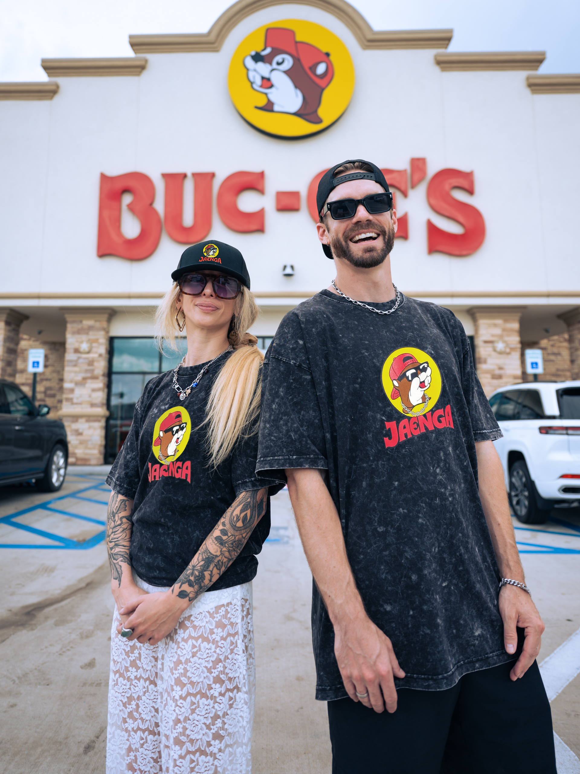 in front of bucees sign.png