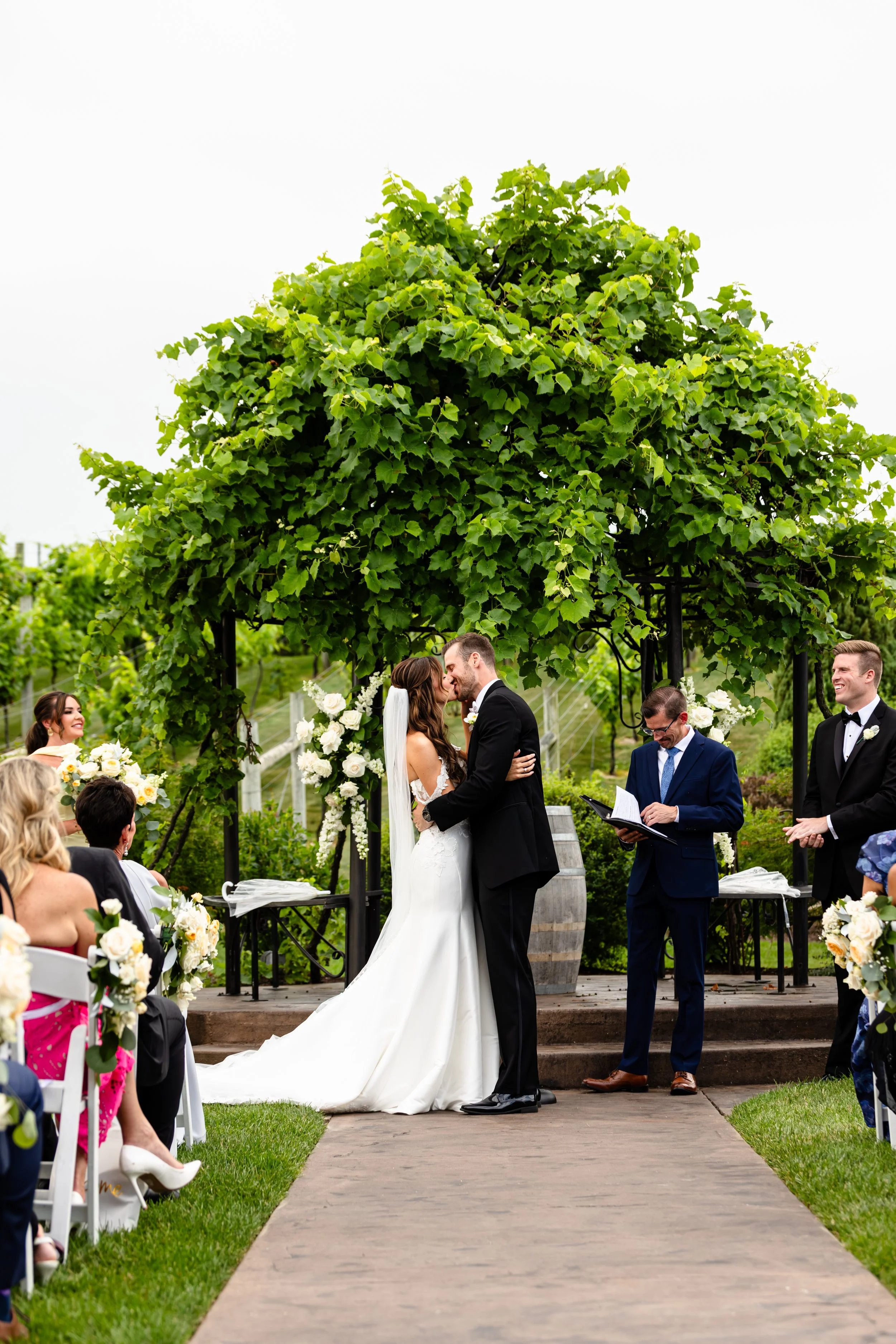 17 - Taylor & Robert Sneak peek.jpg