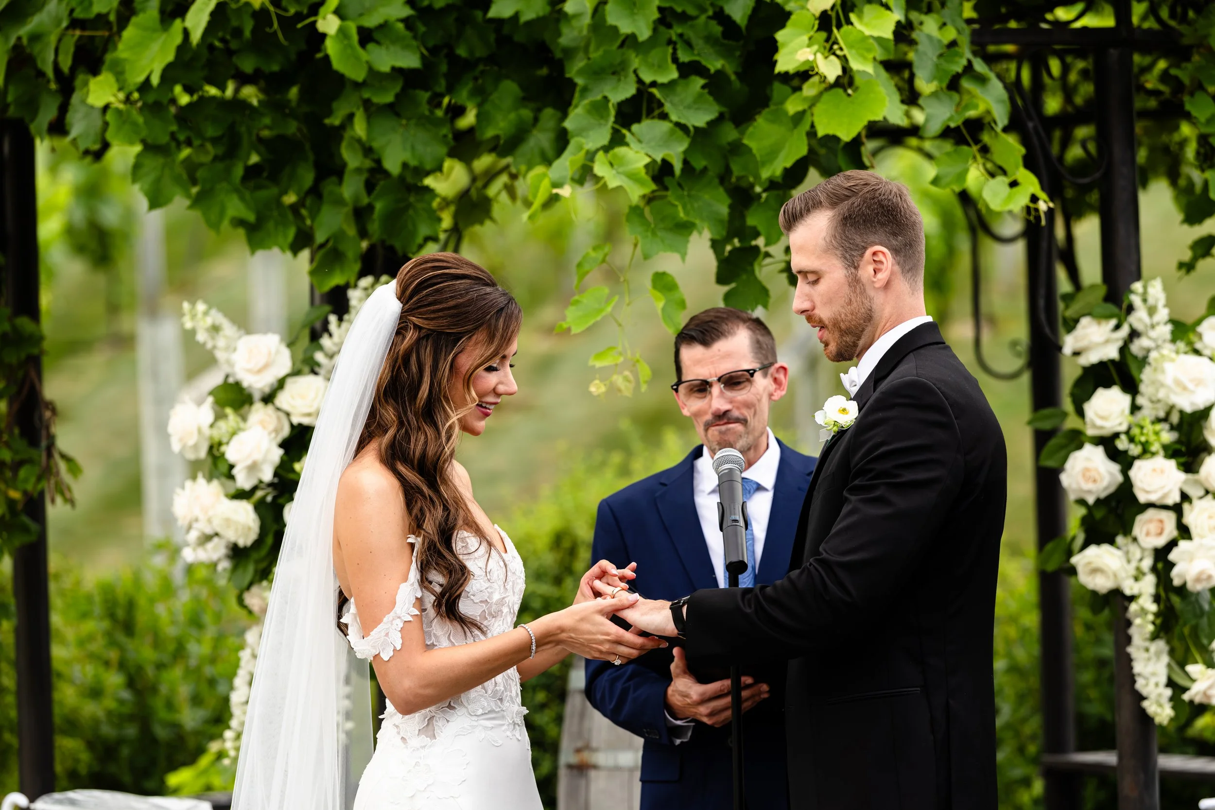 16 - Taylor & Robert Sneak peek.jpg