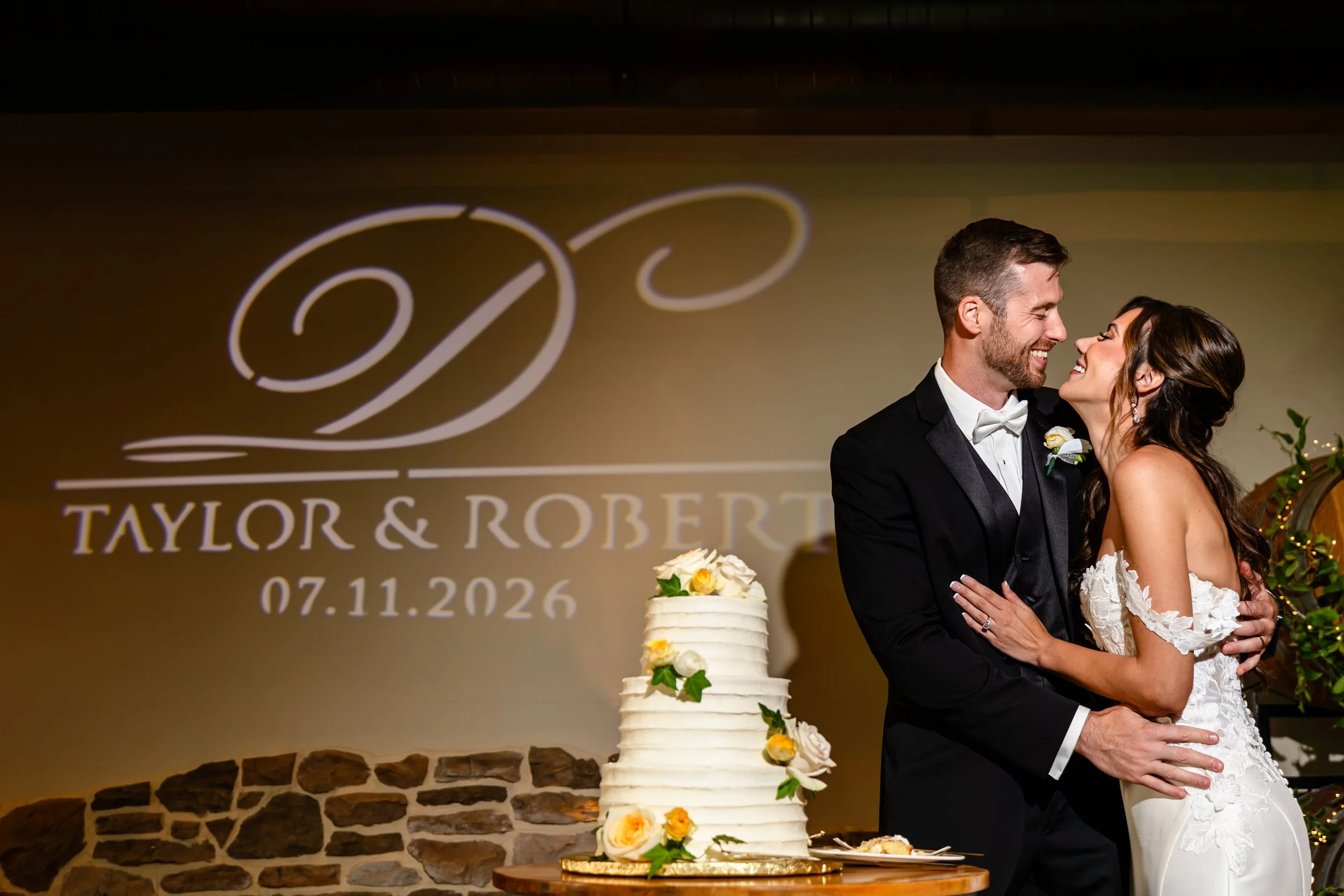 28 - Taylor & Robert Sneak peek.jpg