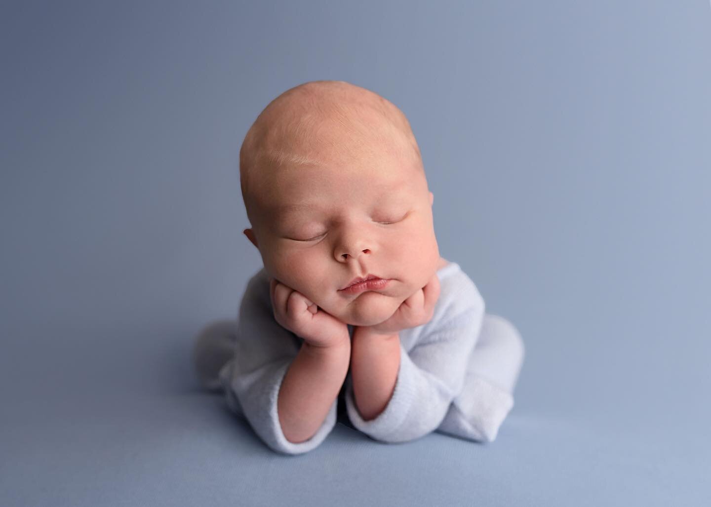 It&rsquo;s froggy Friday and I almost forgot to post this scrumptious little one with the most perfect little head tilt. 
.
.
.

#sumterscphotographer #sumterscnewbornphotographer #scphotographer #babywhisperer #timelesstreasuresphotographysc #southc