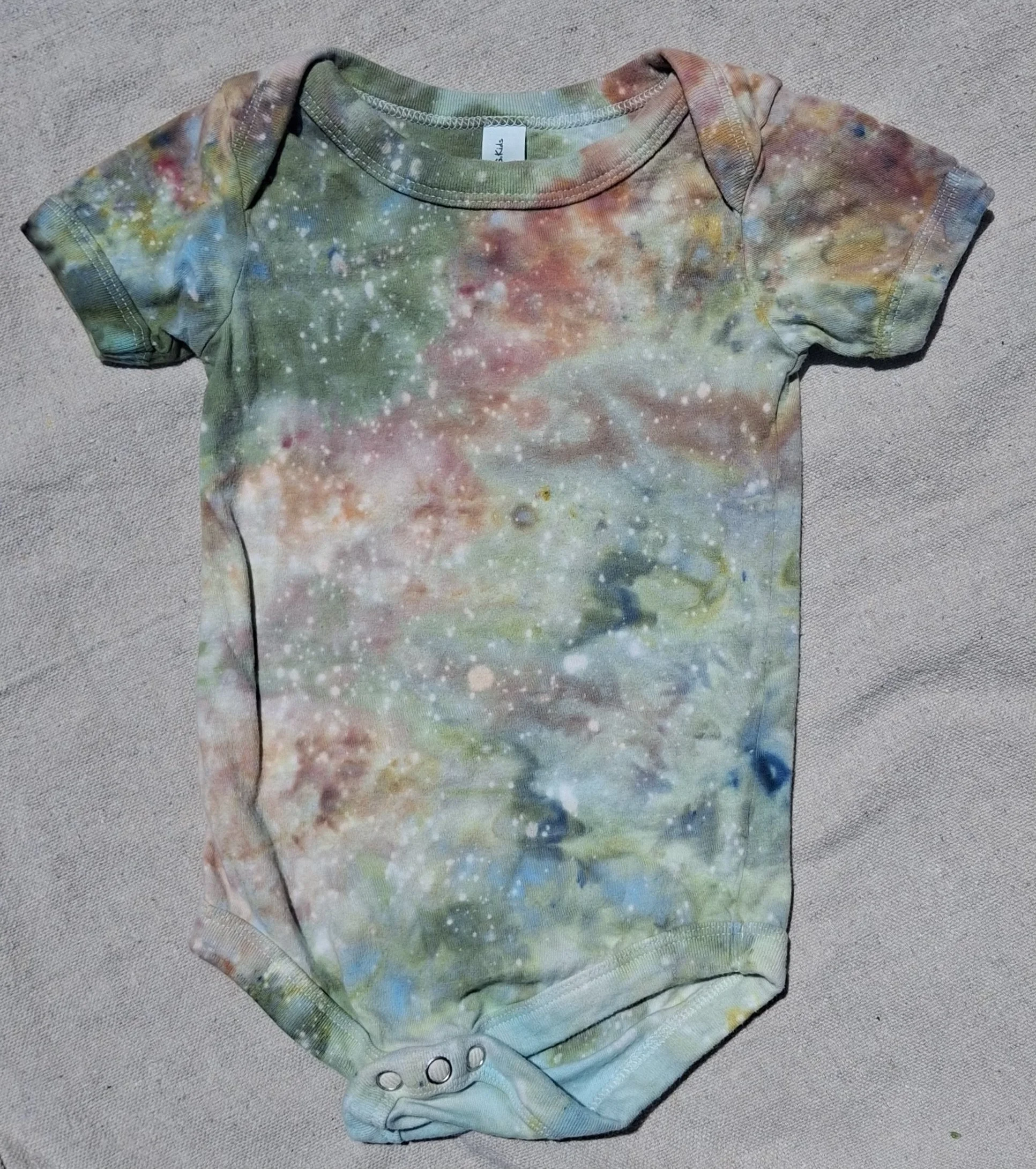 Green River Onesie | 6-12 Months