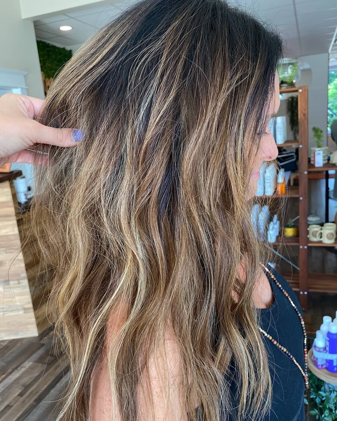 Whoever said brunette was boring had the wrong stylist⚡

Color by: @tanoahk
Extensions by: @livhhair