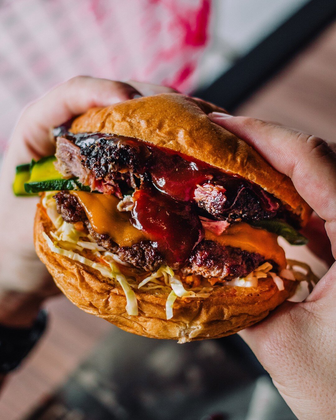 Si ya te la platicaron, no te quedes con las ganas y disfruta de nuestra Texas Pulled Pork Burger en colaboraci&oacute;n con @Ladysbbq 🤠🍔🔥

Pan de papa + Coleslaw + Carne 120g + Queso amarillo + Texas Pulled pork +BBQ + Homemade pickles.

&iexcl;1