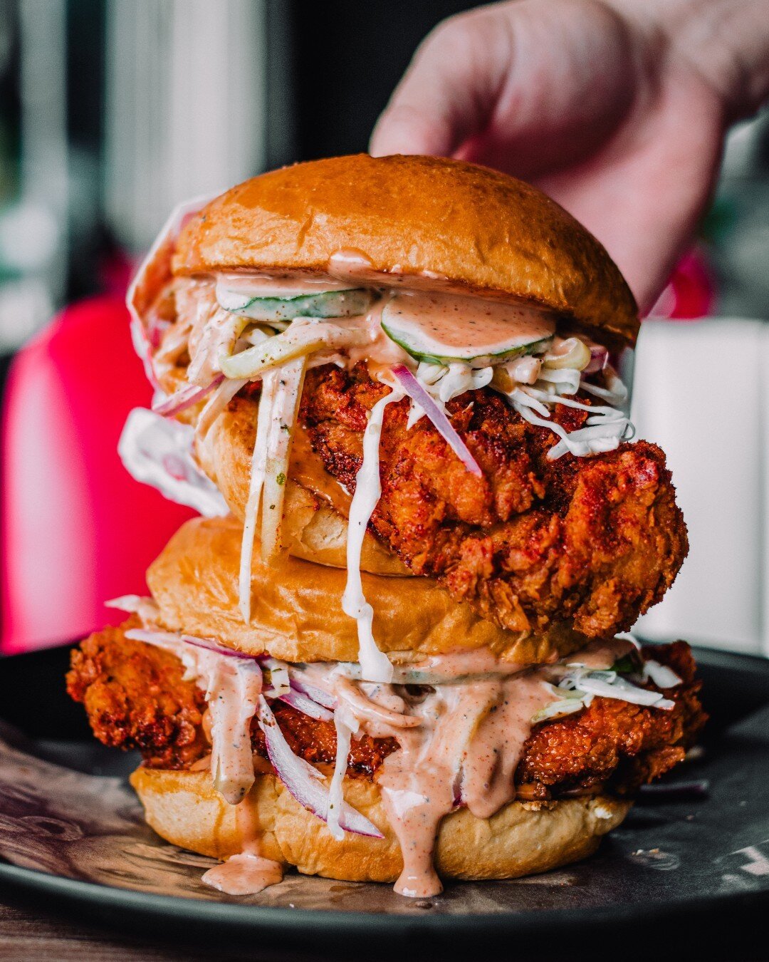&iexcl;El balance perfecto de sabor! 🔥👌
Atr&eacute;vete a probar nuestra Brutal HOT Fried Chicken Burger, la cual lleva nuestro inigualable pan de papa, fried chicken en brutal powder, coleslaw, una majestuosa comeback sauce y pickles. Disponible d