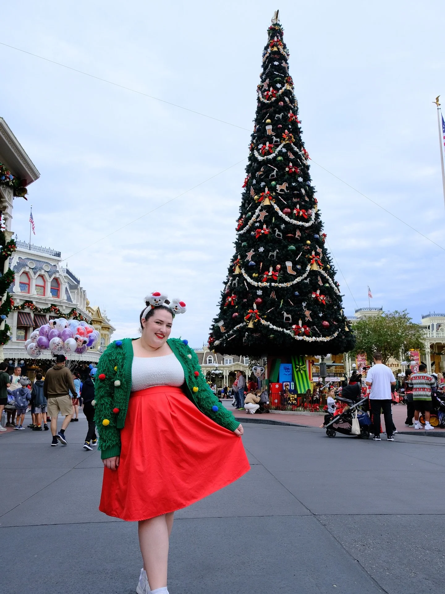 Well it may be 92 and sunny and I&rsquo;ve been gearing up for Halloween but it&rsquo;s also &hellip;Christmas in July! Disney Parks has been sharing holiday season announcements the past few days, including:

🎅 Mickey&rsquo;s Very Merry Christmas P