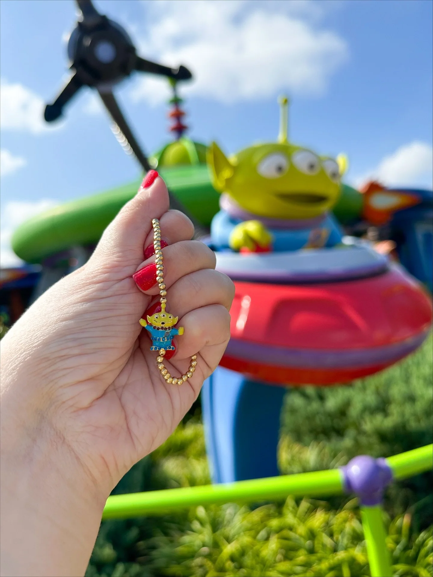 OooOooOo 👽 BaubleBar&rsquo;s Black Friday event is here! Stacking bracelets are just $10 with over 35 new and popular Disney, Pixar, and Star Wars character bracelets to choose from. BaubleBar was so kind to gift me some of my favorite characters - 