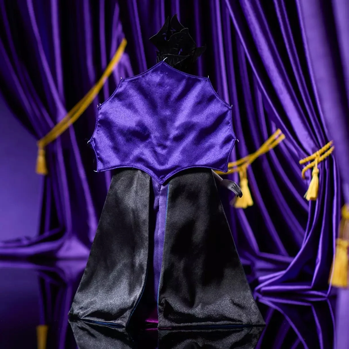 Yzma Limited Edition Doll Disney Store The Emperor's New Groove 25th Anniversary Merchandise Collection December 2025 5.jpeg