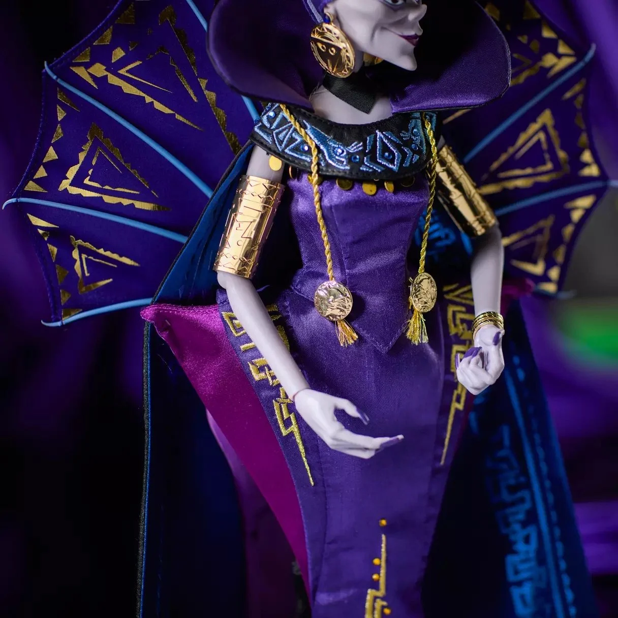 Yzma Limited Edition Doll Disney Store The Emperor's New Groove 25th Anniversary Merchandise Collection December 2025 7.jpeg