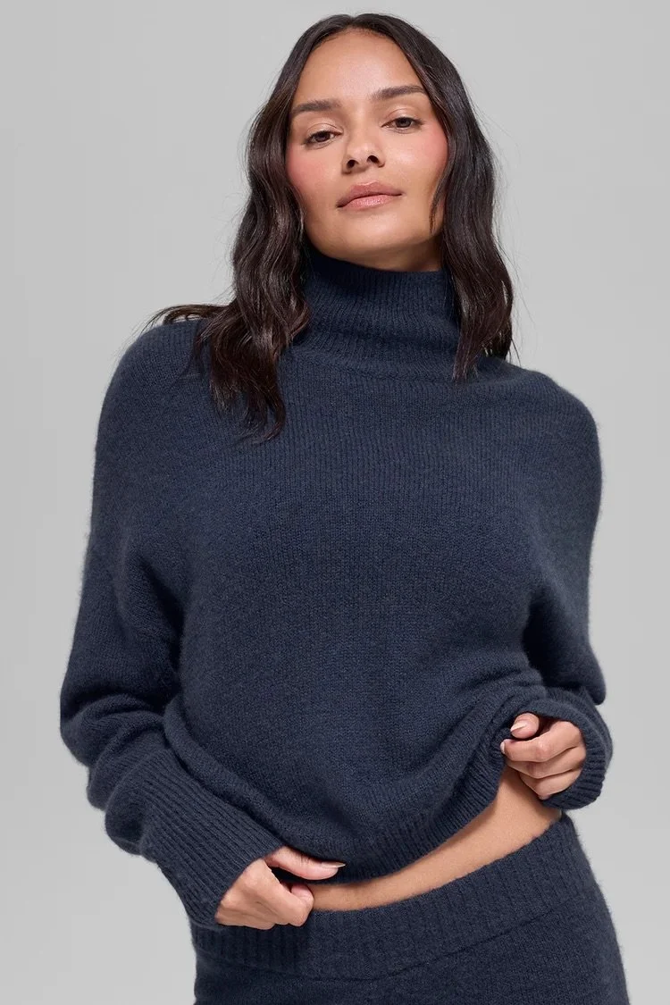 Wool Cashmere Cropped New Class Turtleneck Sweater