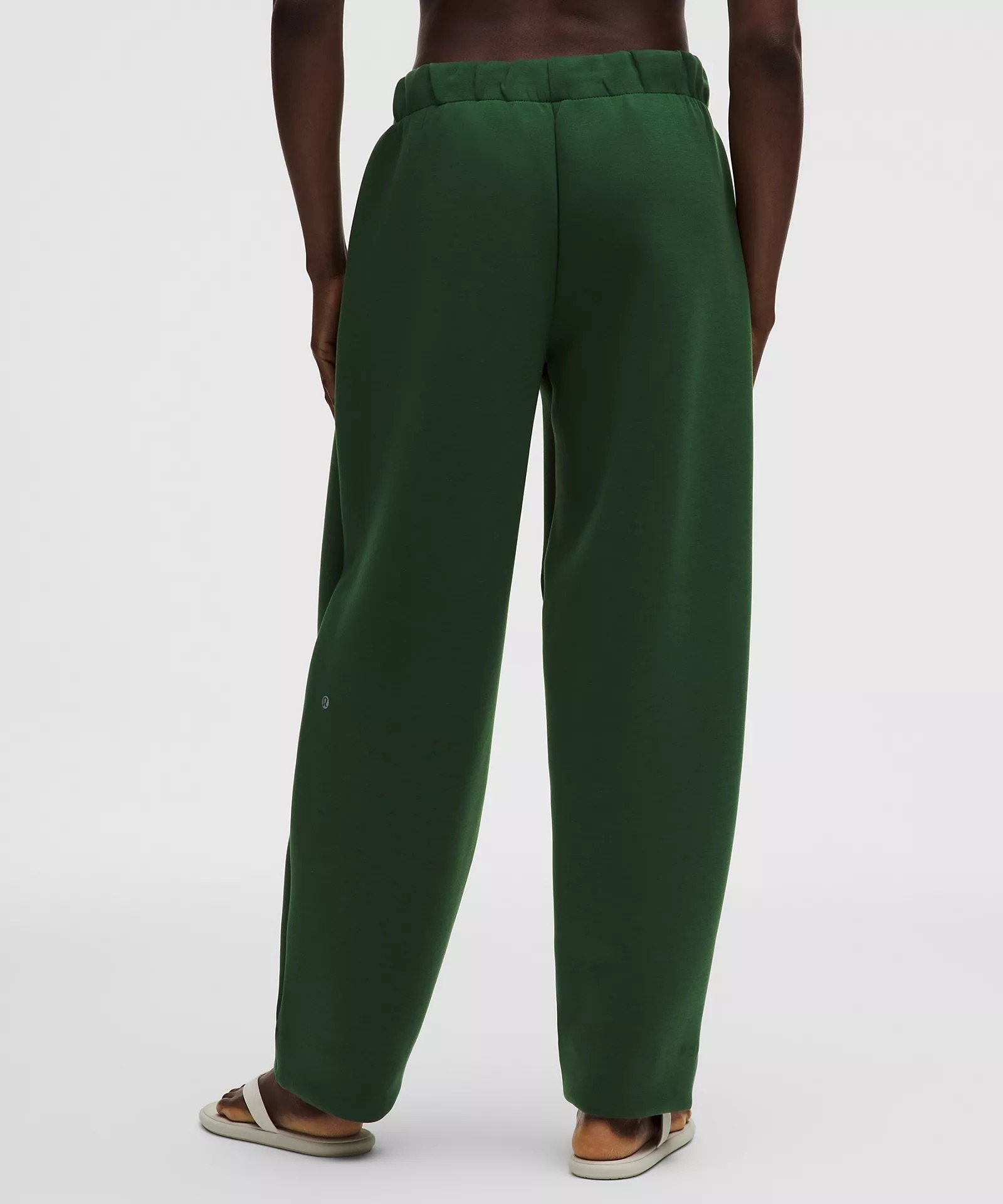 Sleek Spacer Barrel Leg Pant