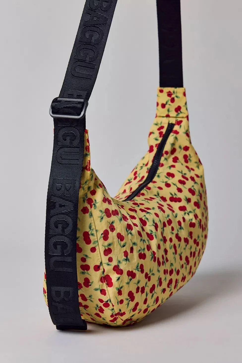 BAGGU Medium Nylon Crescent Bag
