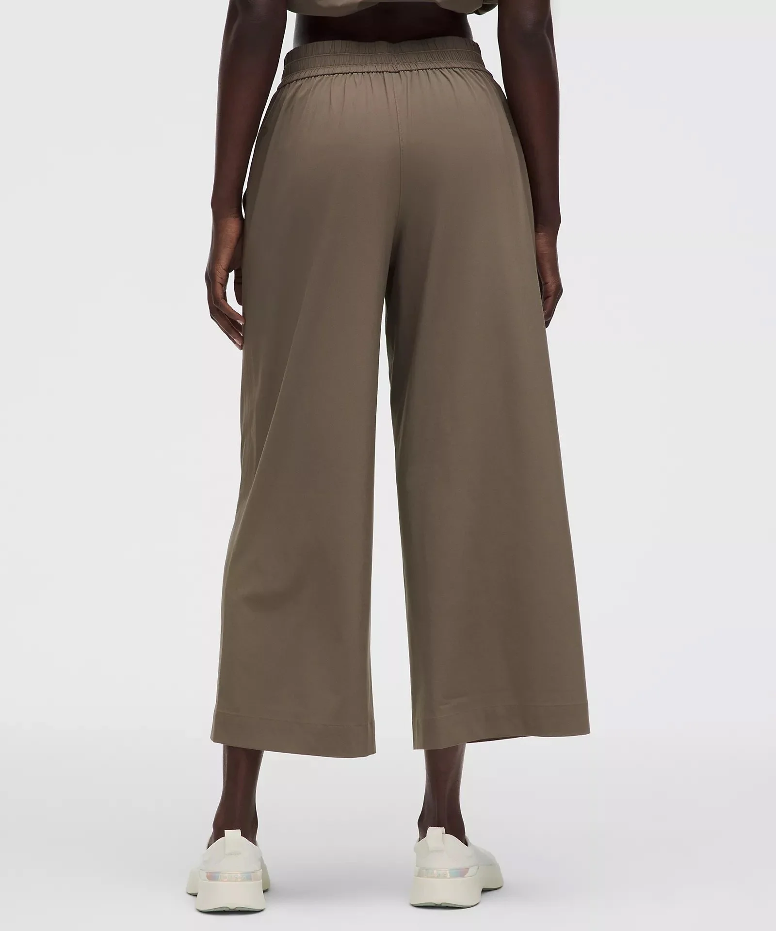 Breezily Mid-Rise Cropped Pant