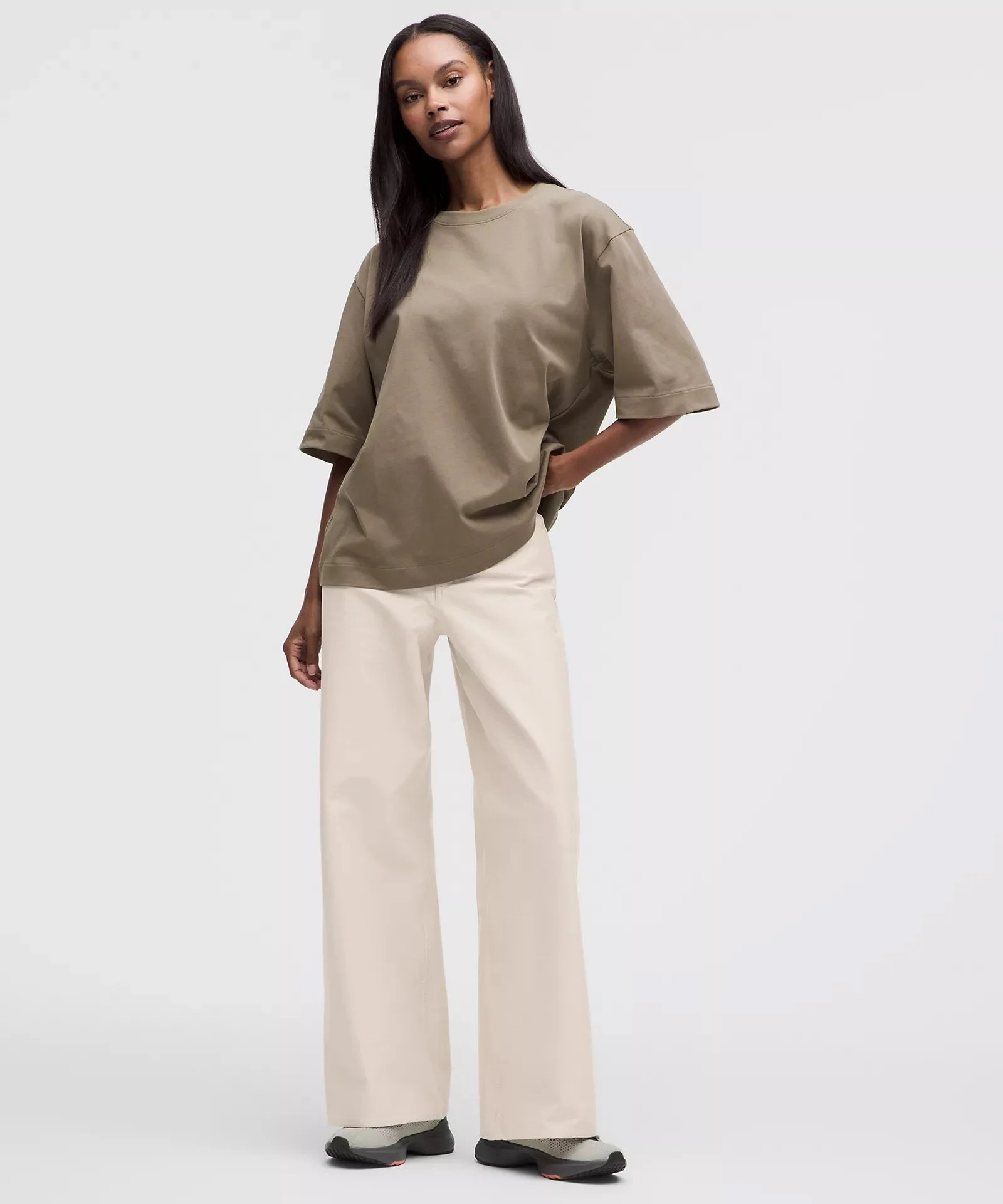 EasyFive Low-Rise Classic Wide-Leg Pant