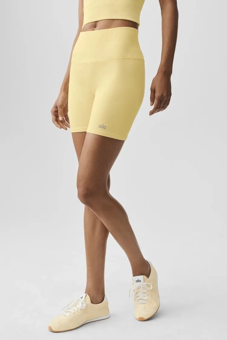 Seamless Ribbed Favorite Short 5”