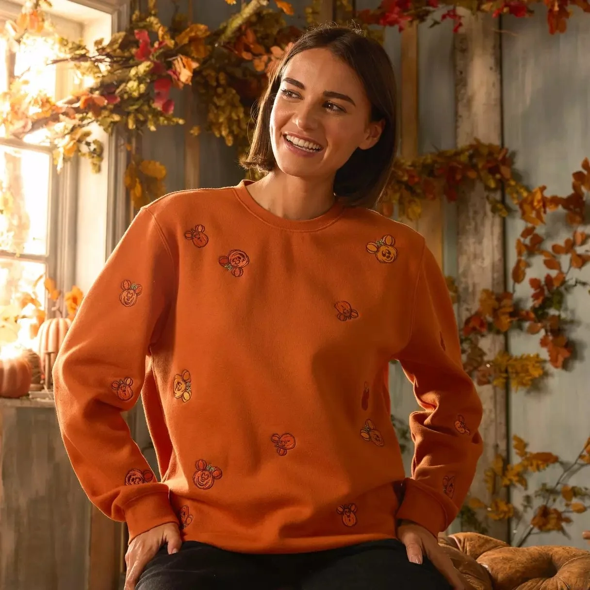 New Mickey and Minnie Mouse Jack-o’-Lantern Pullover Sweatshirt on Disney Store