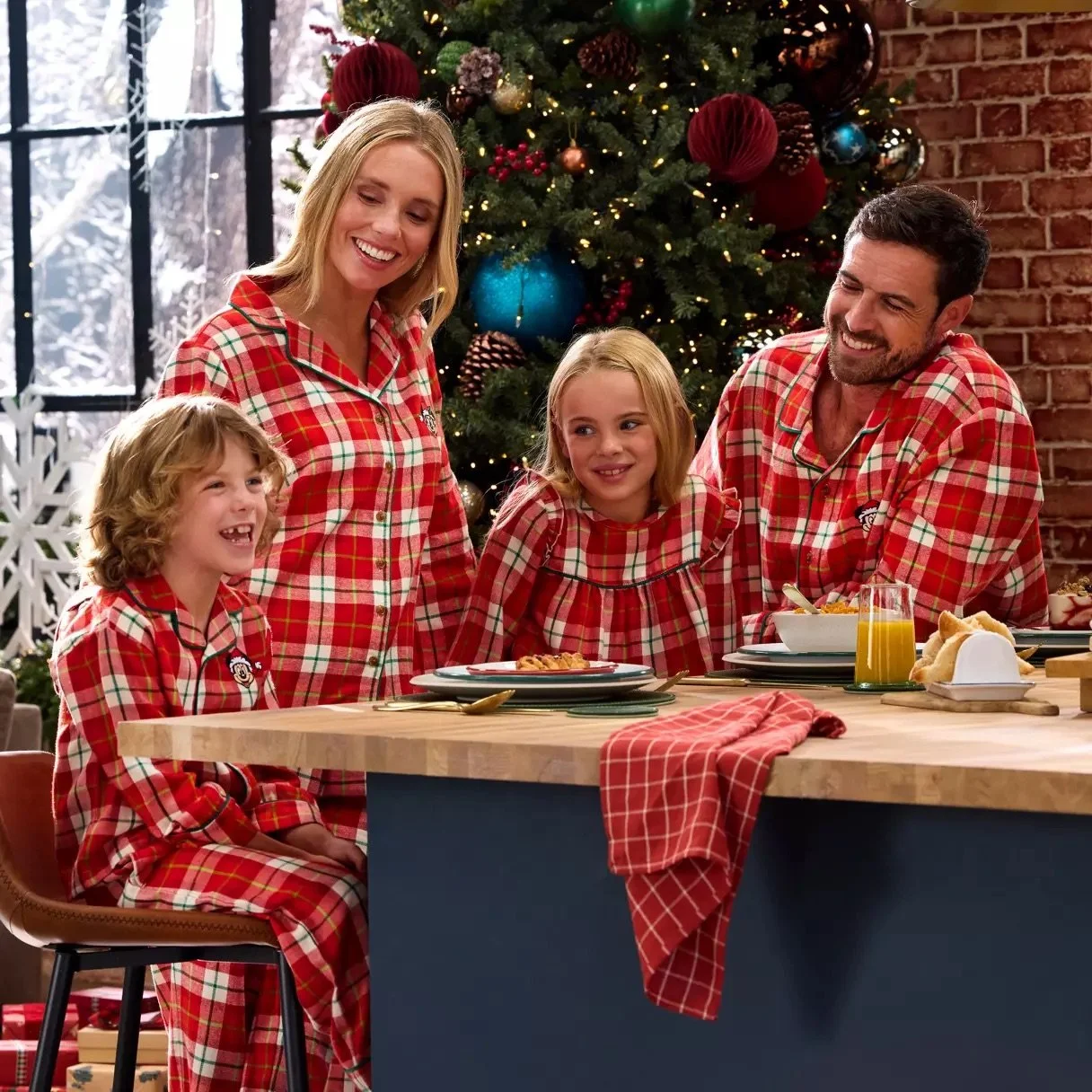 Mickey Mouse Family Matching Christmas Pajama Set Collection on Disney Store – Holiday Merchandise 2025
