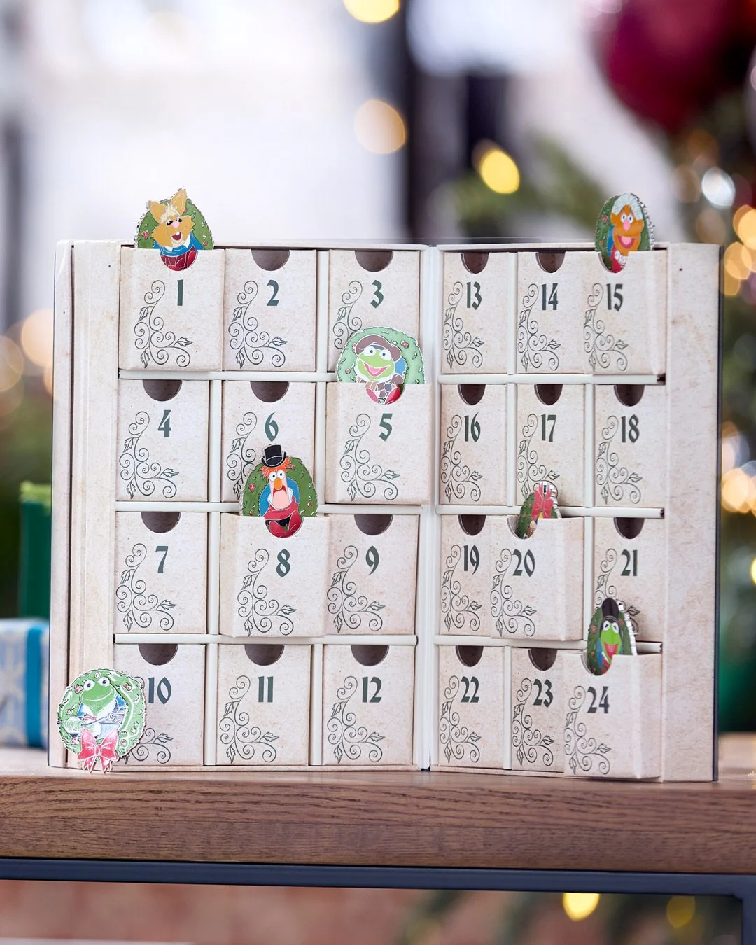 New The Muppet Christmas Carol 24 Day Advent Calendar Mystery Pin Set