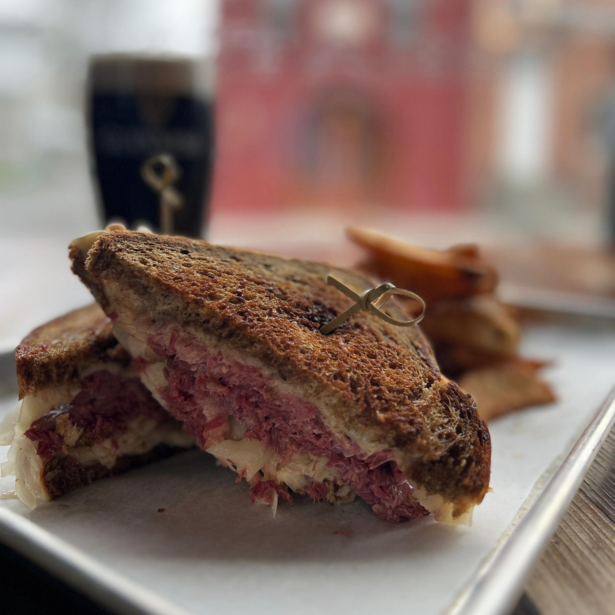 Featured all week:  Reuben with slow braised corned beef brisket, house made sauerkraut, Russian dressing on marble rye served with crispy potato wedges.  Enjoy it with a @guinness draught.