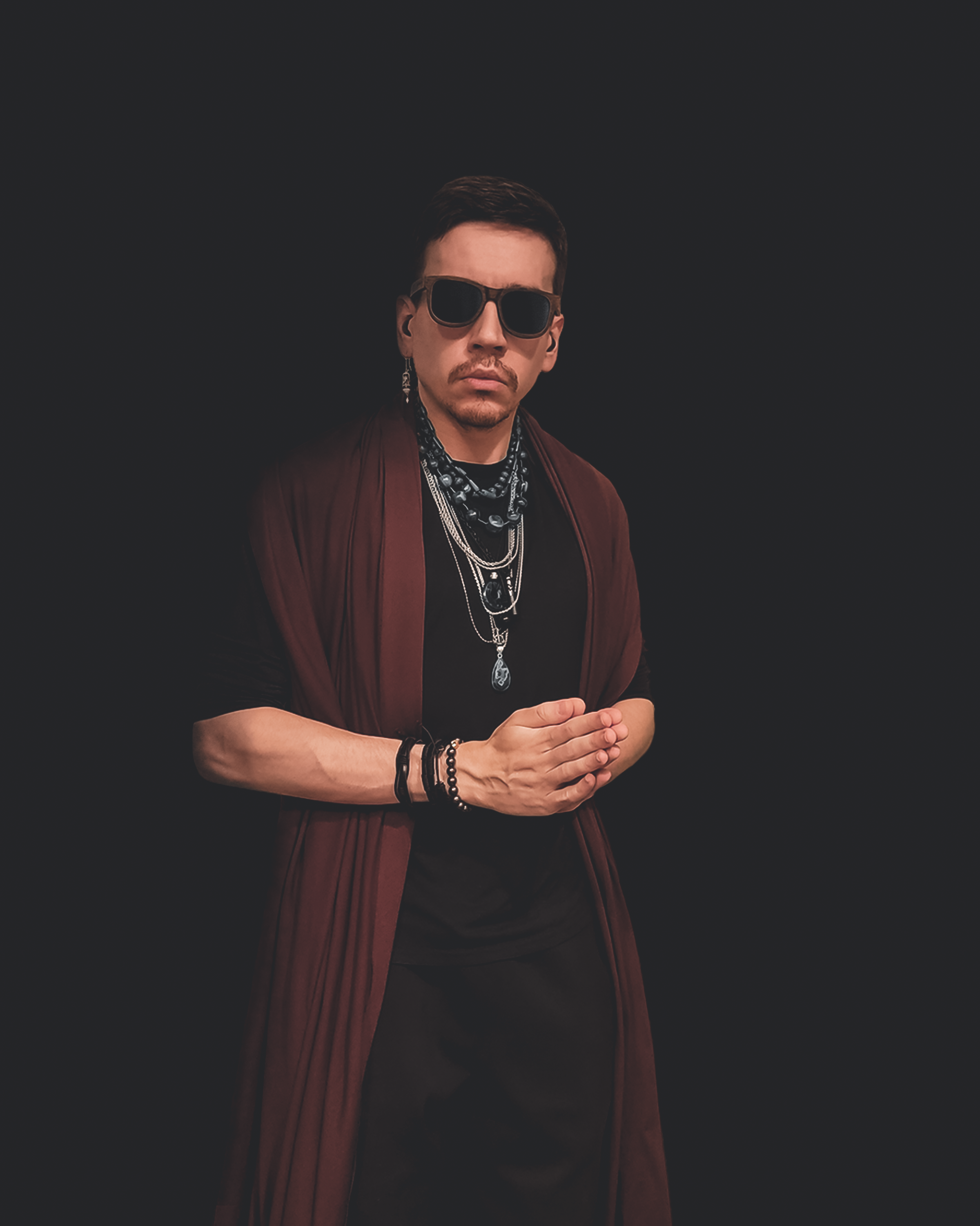 the curator black version.png