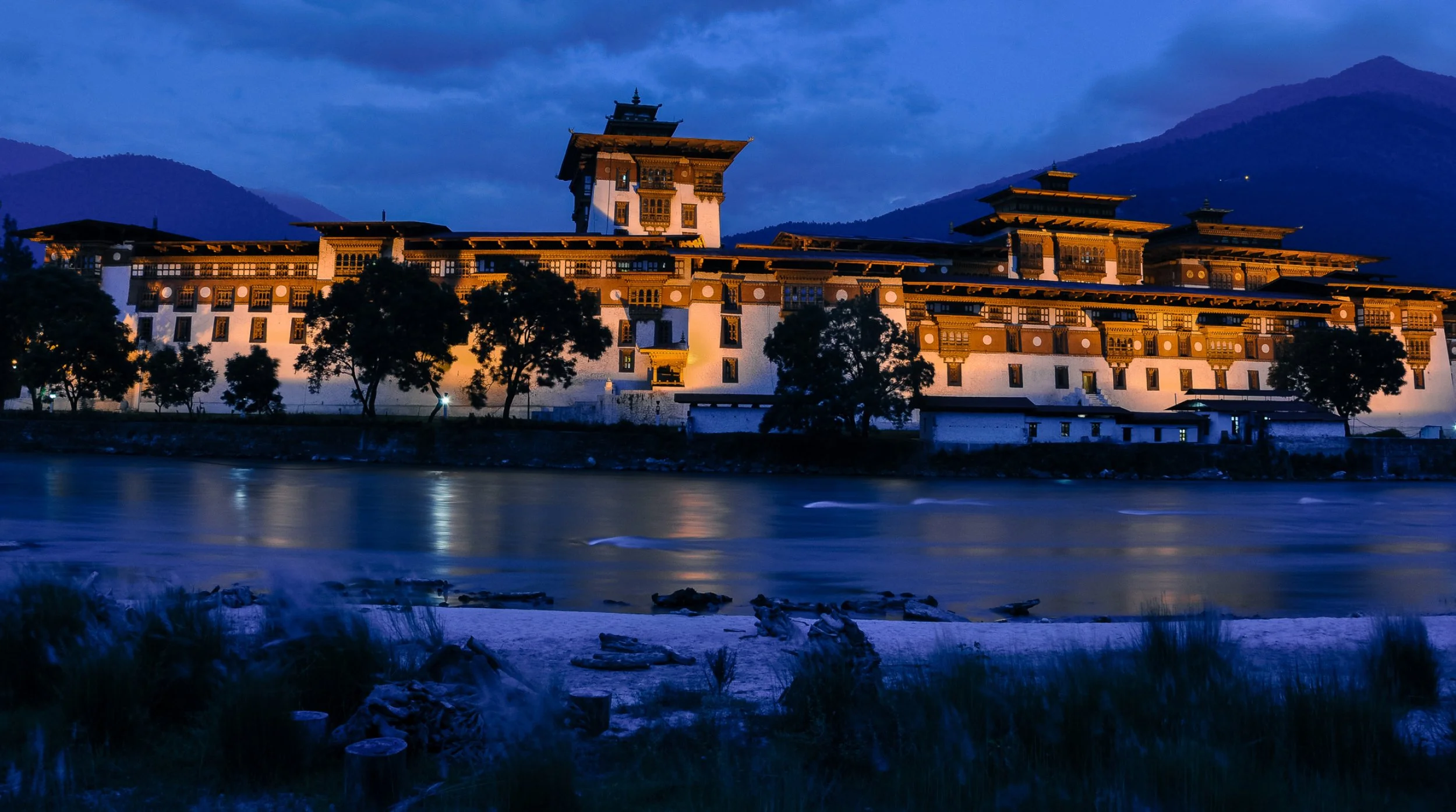 615657-2500x1395-desktop-hd-bhutan-wallpaper-image.jpg