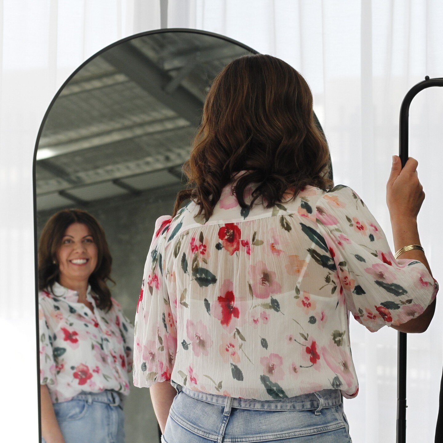 ARE YOU NOT HAPPY WITH YOUR REFLECTION IN THE MIRROR?

There is nothing wrong with your body it is because:

- You are picking out clothes that don't flatter your body type.
- Not sure how to put clothes together to create your own signature style.

