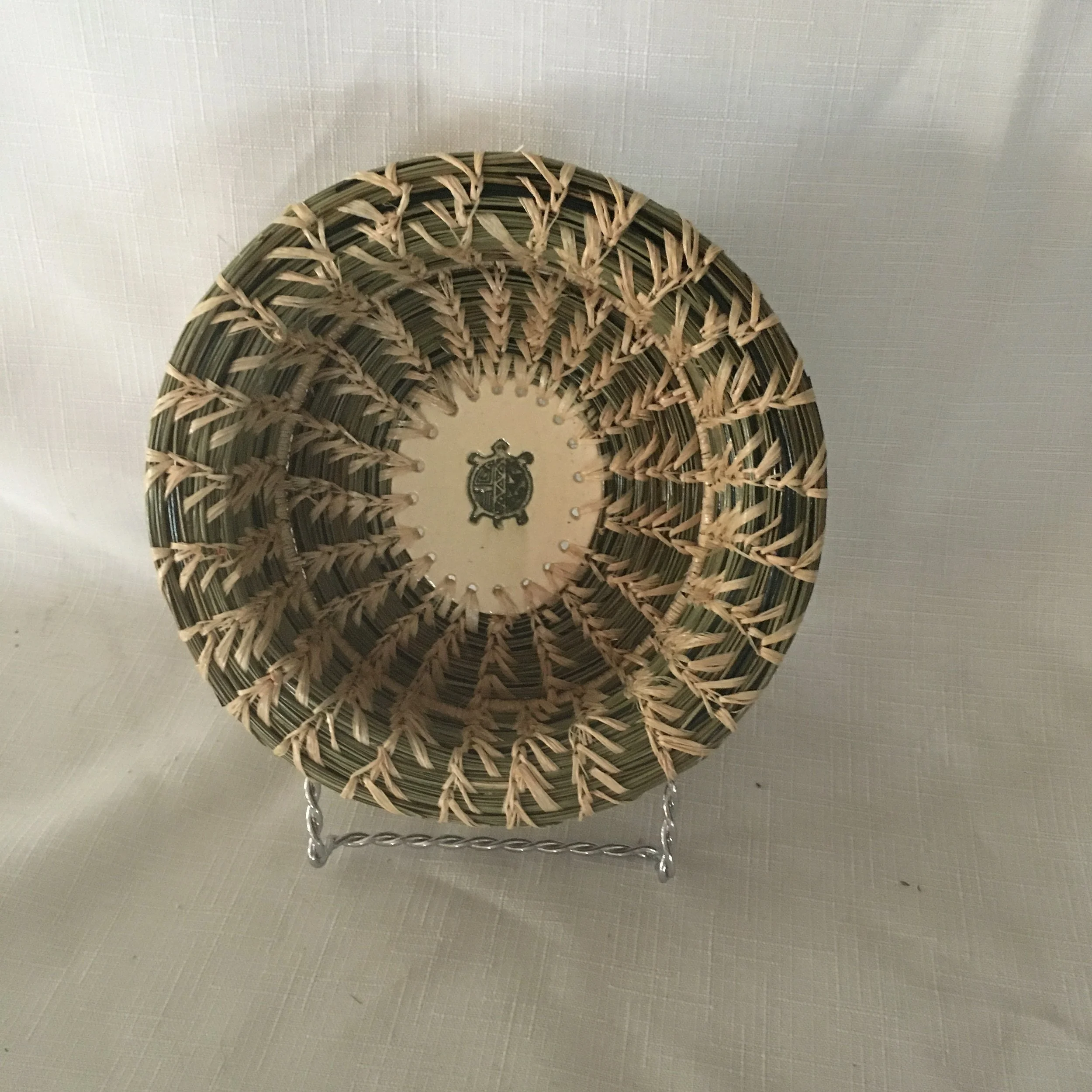 Medium Turtle bowl with a lip