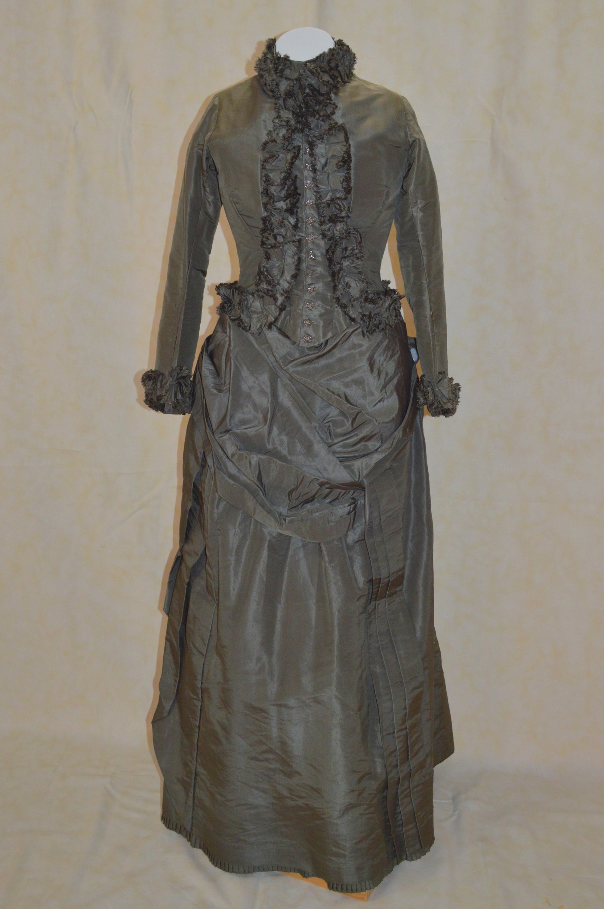 Dress (1991.001.543)