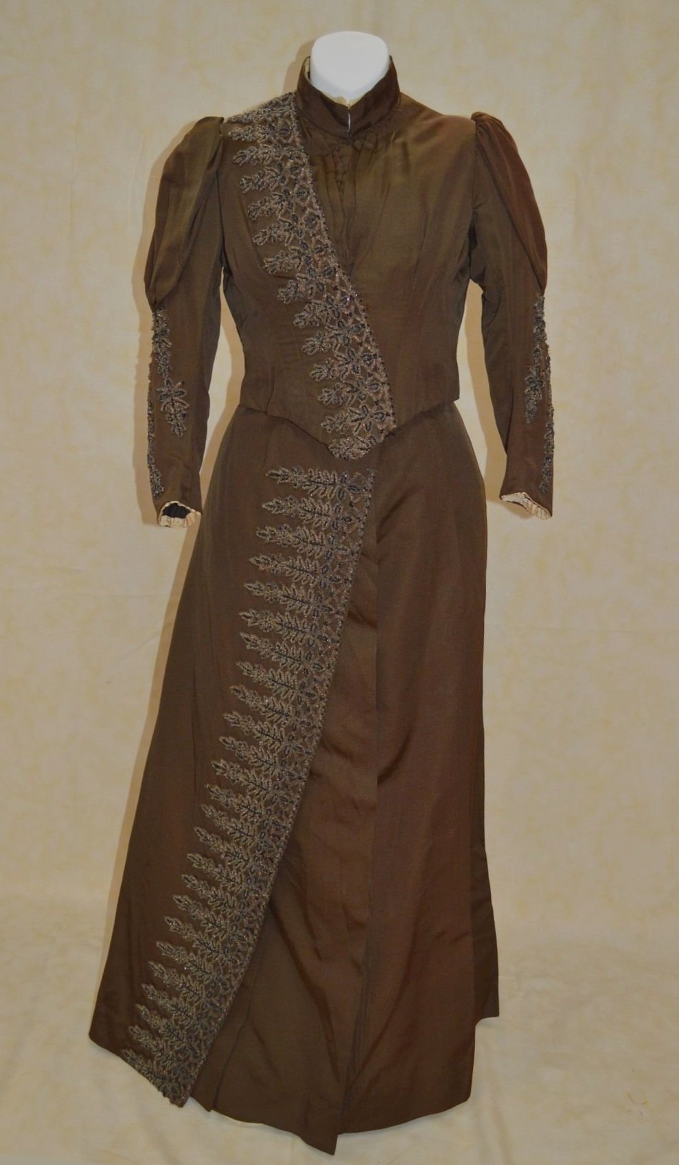 Dress (1991.001.733)