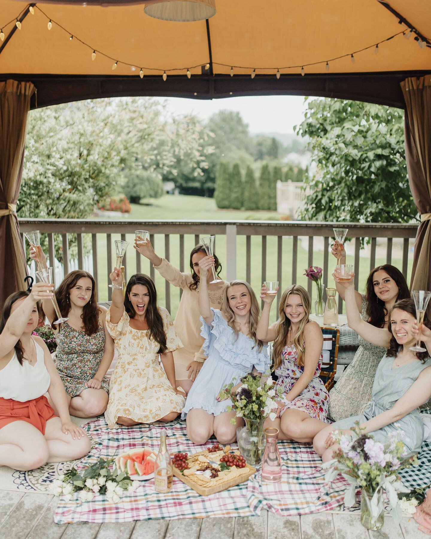 Had the best time with these ladies celebrating my sister, you are so loved @courtneymmoyer !! 🥰 also, @lcphotographic is absolutely INCREDIBLE, this shoot was such a blast!! Hit her up for all your photography needs :)) 

(Last picture makes me gig