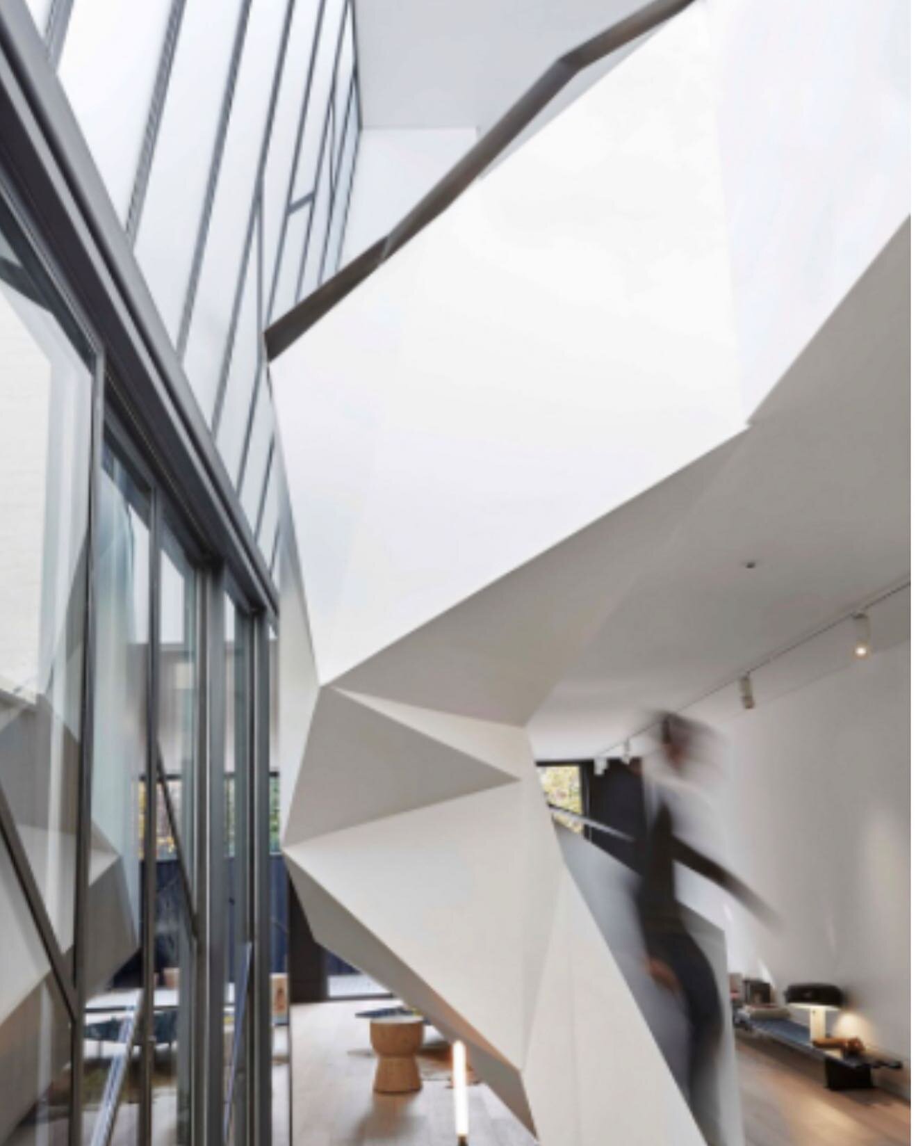 How lucky am I to continually work with amazingly talented  architects who create
STUNNING designs....
this origami-like staircase by multi-award winning Melbourne based architect, Adrian Amore, is folded and welded from steel by @amoreengineers.....
