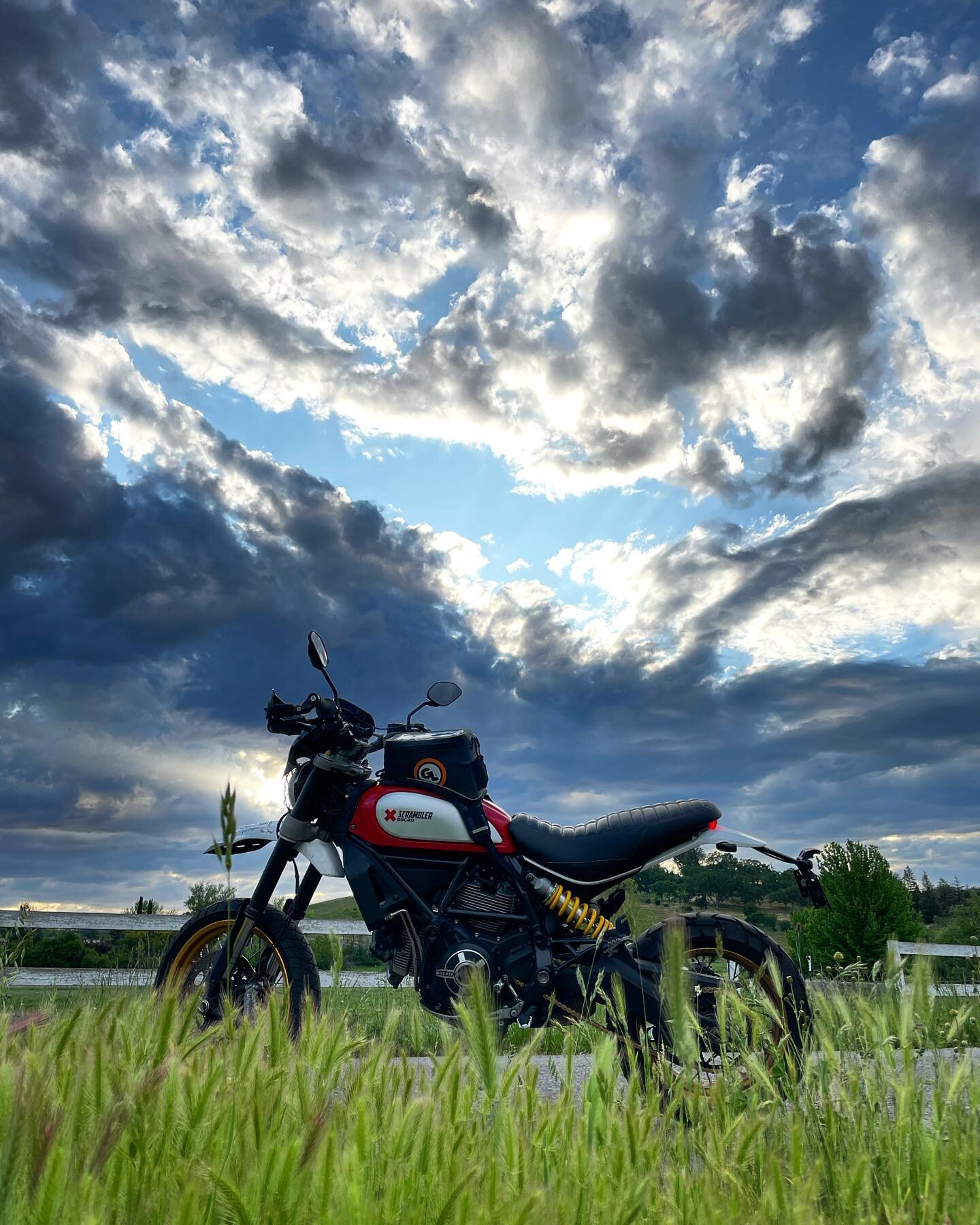 ❤️ Southern Oregon, I Love You. ❤️ Ducati Scrambler Desert Sled, I Love You. ❤️ Early Summer Nights, I Love You. ❤️