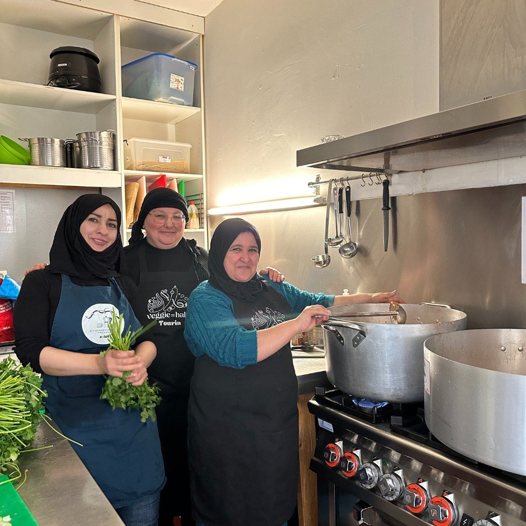 Behind-the-Scenes Prep for Iftar!

Big thanks to our amazing team for cooking these delicious veggie meals for our iftar last week. We're so grateful for their hard work and dedication.

#iftar #gent #belgium #vegetarian #veggieishalal #ramadan #rama