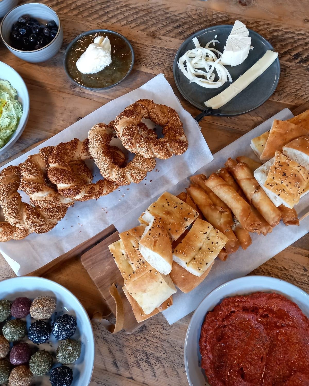 H&uuml;lya transported us to Turkey last weekend through her fantastic Turkish cooking workshop! We made delicious simit (sesame-crusted bread rings), labneh balls, sigara b&ouml;rek (flaky cigars), and much more. The experience was complemented by a