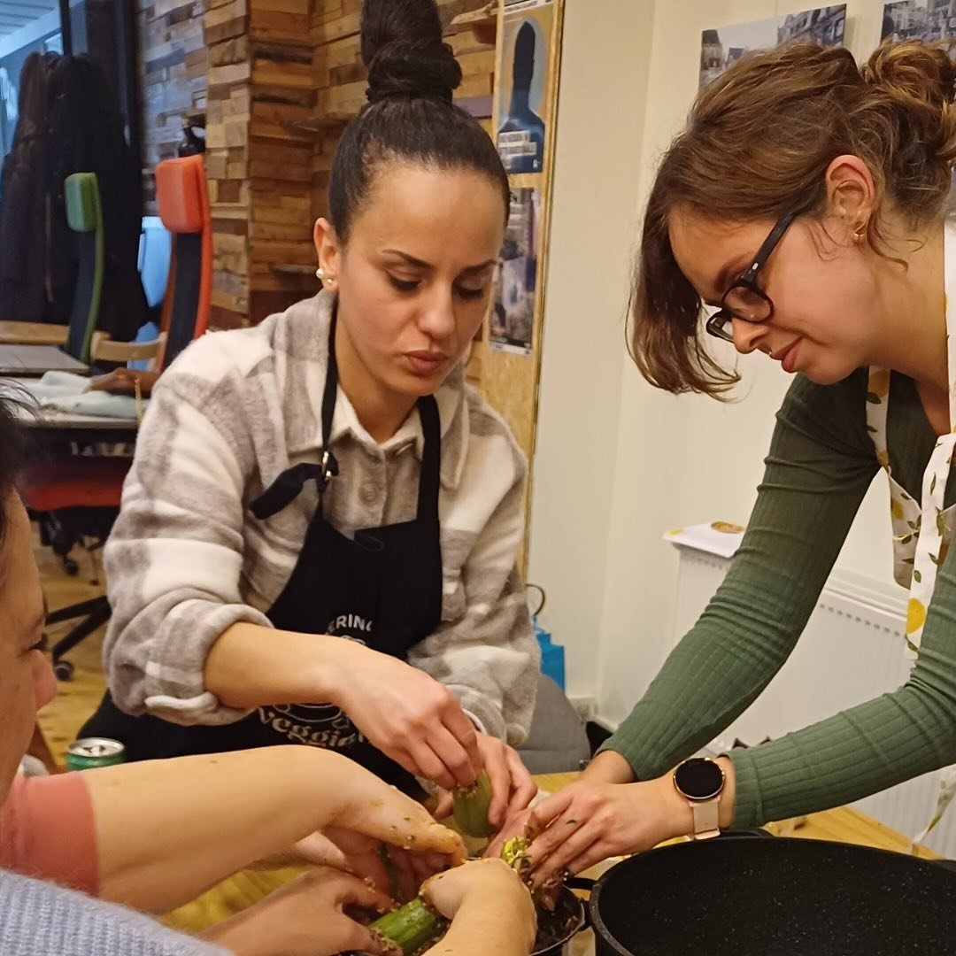 We kicked off this month in Antwerp with an amazing Palestinian cooking workshop with Nour @nour.elnono , who is from Gaza. She taught us how to cook authentic Palestinian recipes, such as stuffed vegetables, Palestinian musakhan rolls, cucumber yogu