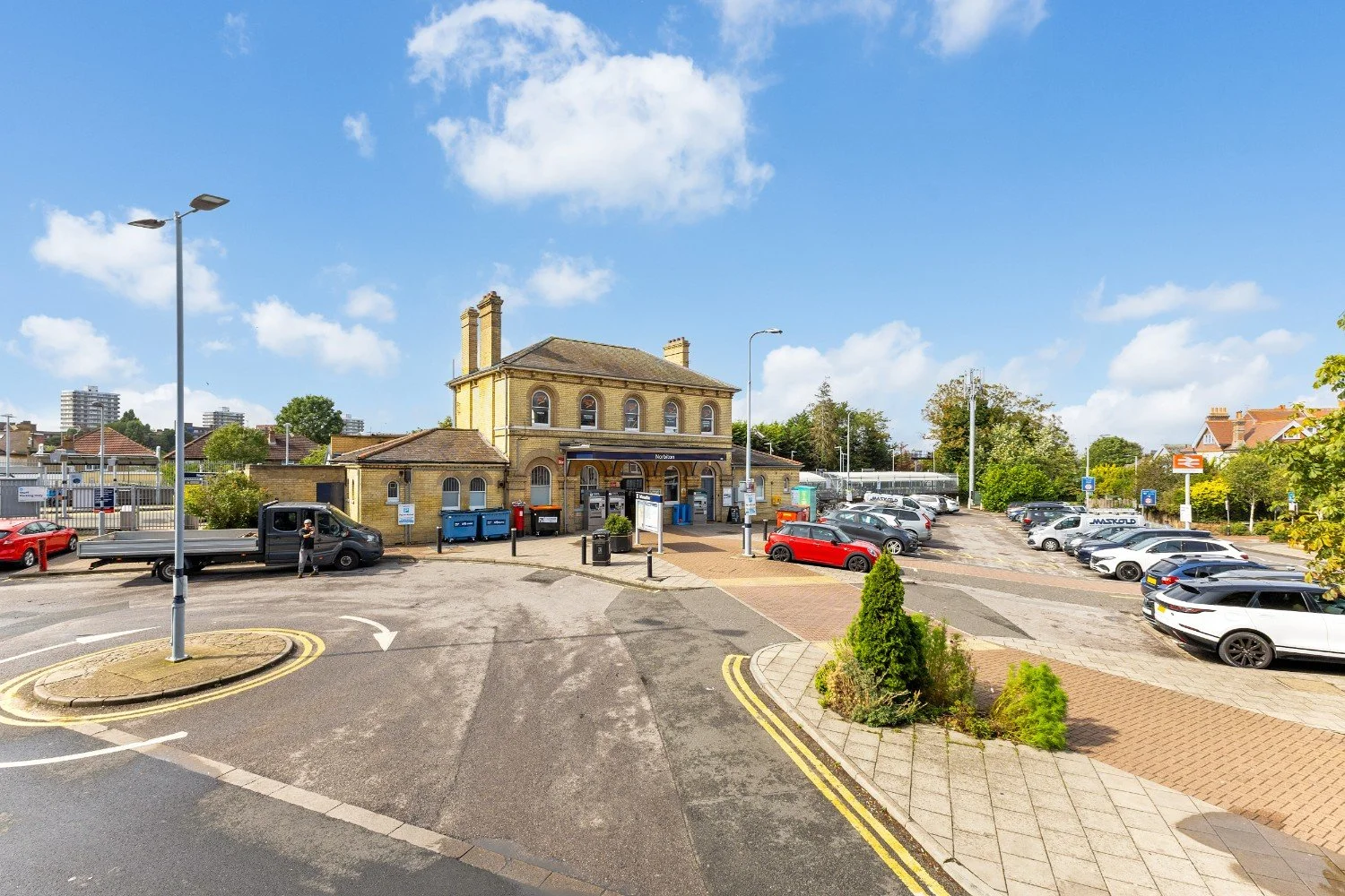 Norbiton Station-888kb.jpg