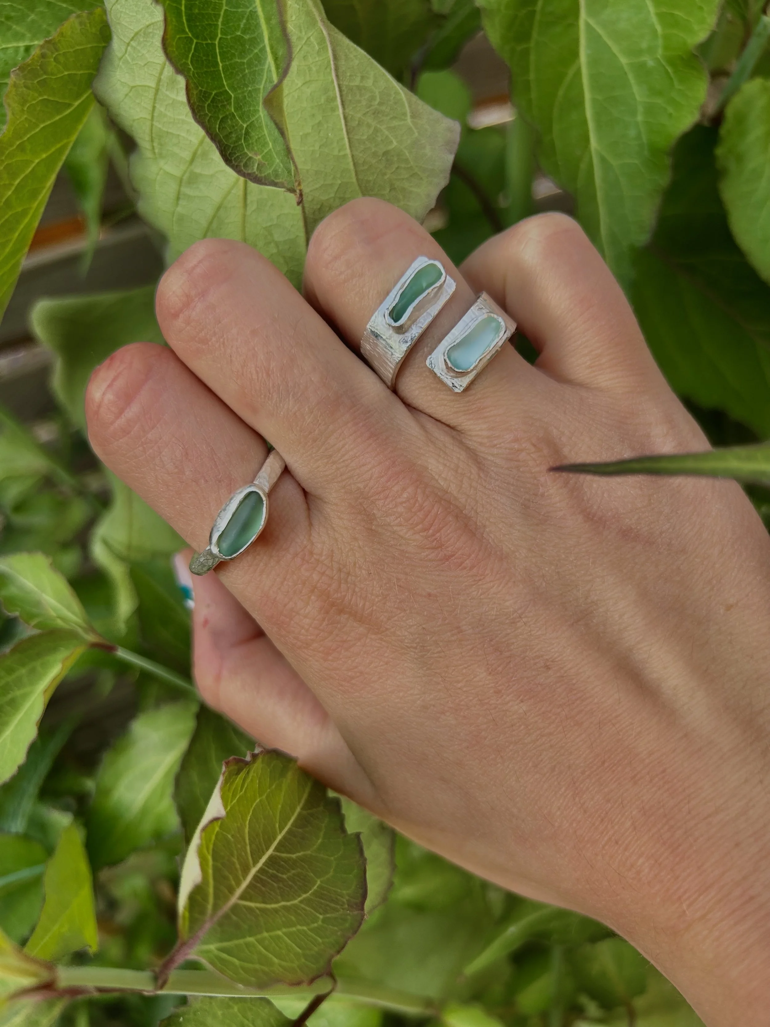 Beachcombed sea glass, recycled metals, and upcycled pearls become tactile, calming jewellery hand-gathered and crafted with care. Displays reuse marble offcuts, minimising waste. Shoppers choose uniquely restorative pieces that ground the senses, ce