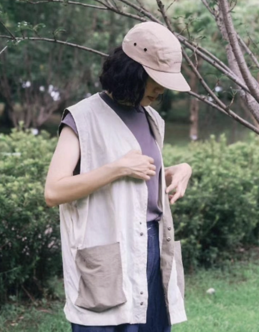 Weatherproof hats, bags, and apparel use ECOPAK fabric made from recycled plastic bottles, cutting carbon per yard. Custom colours encourage personal expression. Shoppers pick durable, lightweight gear that merges outdoor function with environmental 