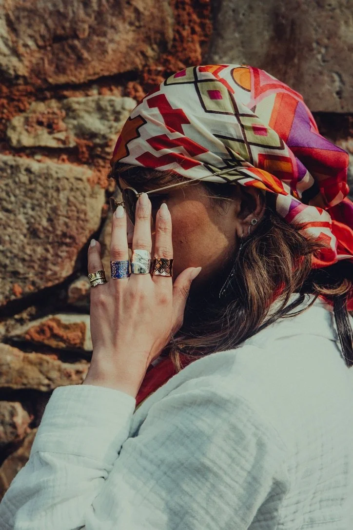 Fair-trade partnerships in India craft small-batch brass jewellery designed for longevity, with profits reinvested into artisan communities. Transparent, dignified sourcing centres people. Shoppers pick meaningful pieces that reduce waste, uphold equ