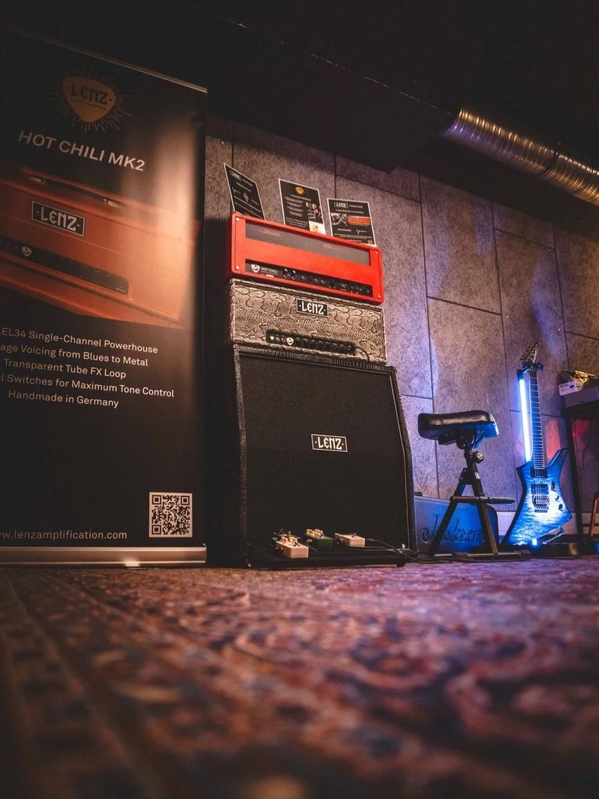 I had a great time at MetalCon this year! Although not initially designed for Metal, the Hot Chili MK2 put a smile on a lot of the guys who played it. The 3 channel prototype spent most of its time at the reamping world, where I heard that @jensbogre