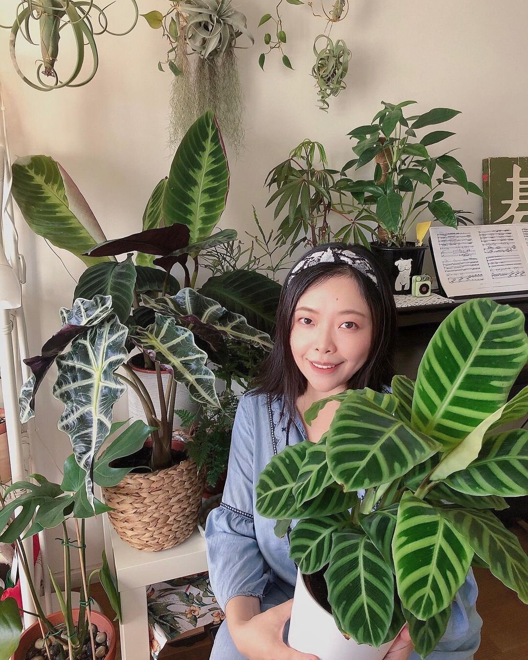 We're featuring Crazy Plant People from all over the world. Get involved, follow us and tag @crazyplantpeople in your portrait with your favourite plants! Don't forget to add a little story about yourself and why you love plants!
--
Featuring @yishi.