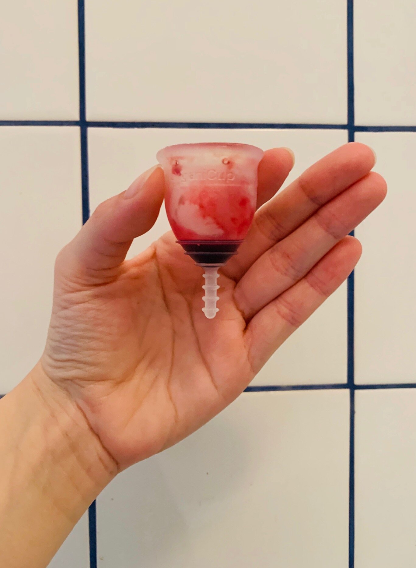 Menstruationskop Test af den nye OrganiCup Mini — EMMA LIBNER | KH UNDERLIVET