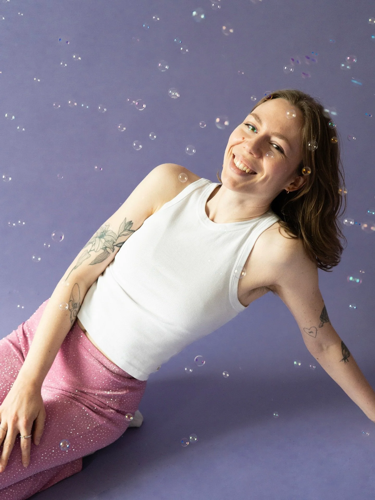 T&Oslash;RSTIG udkommer i dag, og s&aring;ledes indvarsles en ny &aelig;ra - sk&aring;l! 🌊🫧

📸: @miovoisin