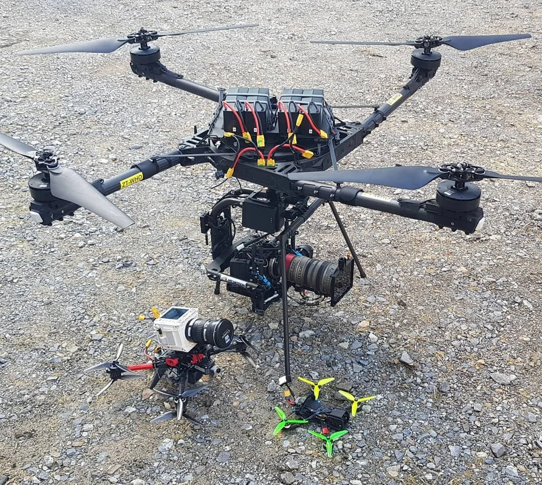 The toys that gets your heart rate going
.
.
.
#cinelifter #altax #thicc #redmonstro #redkomodo #fpvcinelifters #dronejunkie #heavylifter #fpv 
#mymotioncamera #movipro