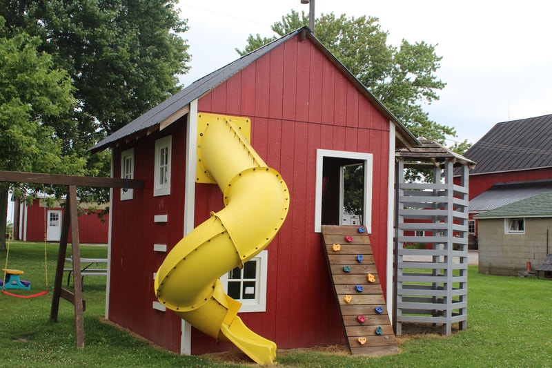 Barn-themed playset