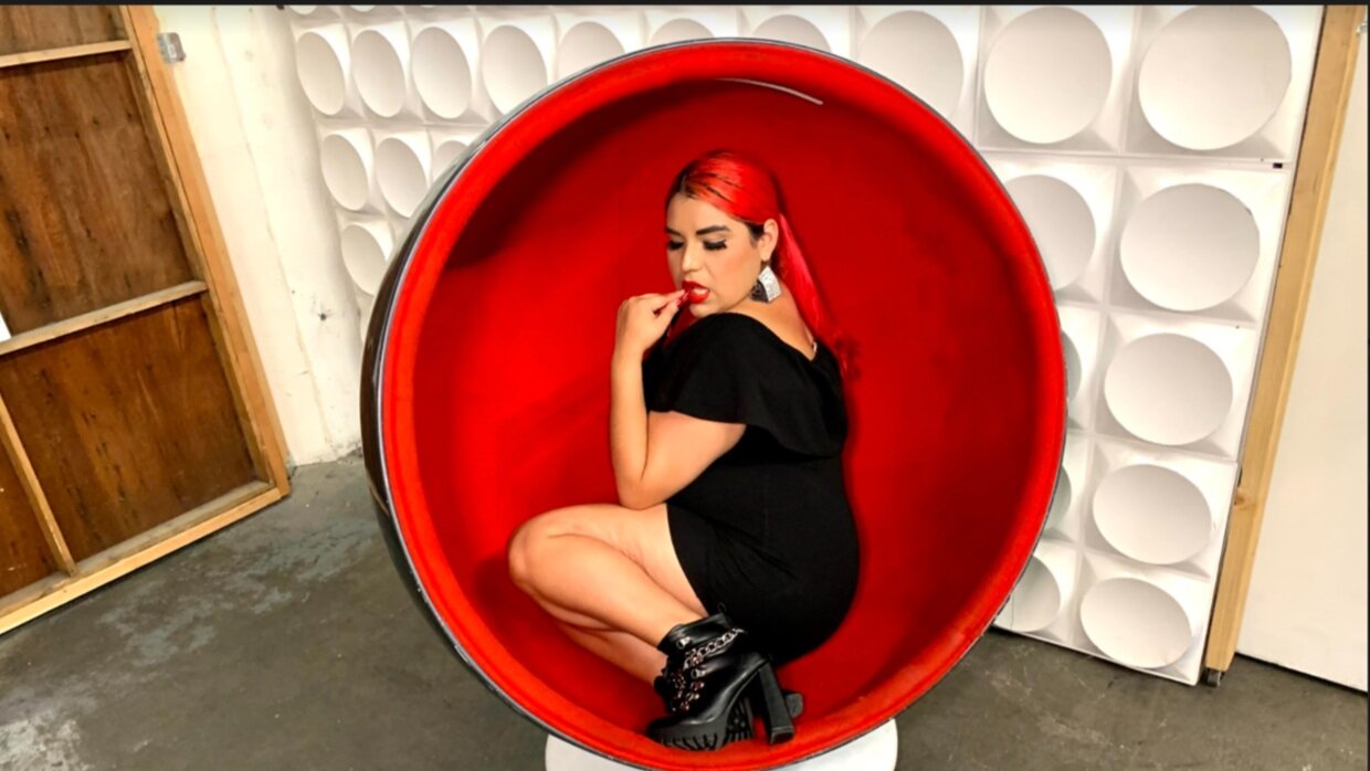 Con Razon Host, Strella Staar, to Perform at Latin Music Week 2021 in Las Vegas