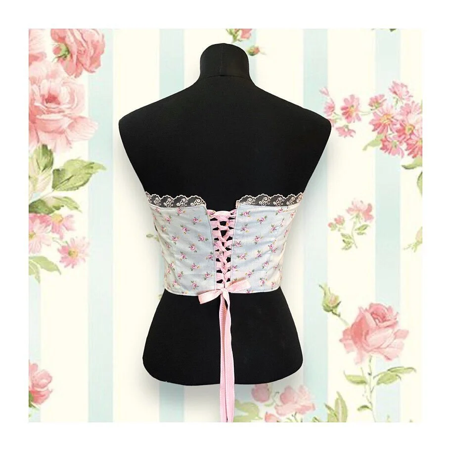 That little extra time it will take to get there, is somehow a part of the feeling once you are🌸 #littlethings #tiedup #corsage #nostalgia #budoir