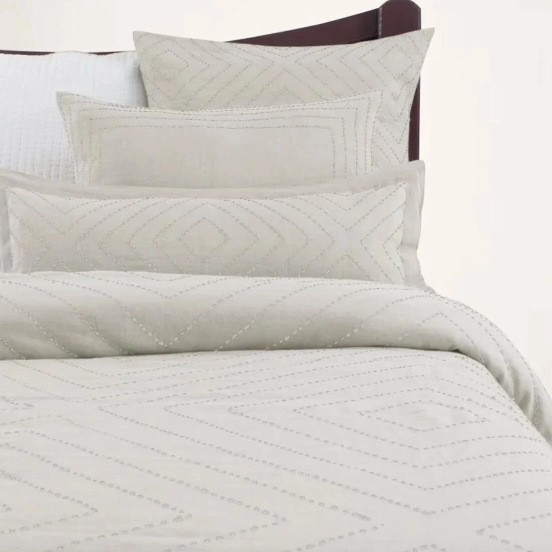 Exude sophistication and reflect elegance in your bedroom with the duvet cover from our Markus collection.

Made from Belgian flax linen with a handstitched contrasting diamond pattern and backed in pure natural linen.

Shop the design, link in bio!