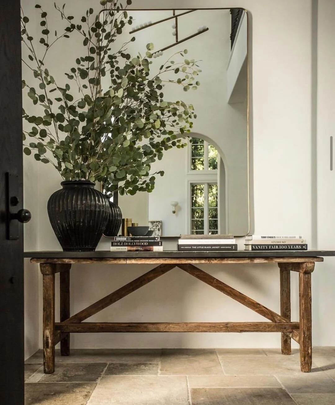 A serene entry way complete with greenery and a show stopping mirror opens up this gorgeous space.⠀
⠀
Repost from @JakeArnold