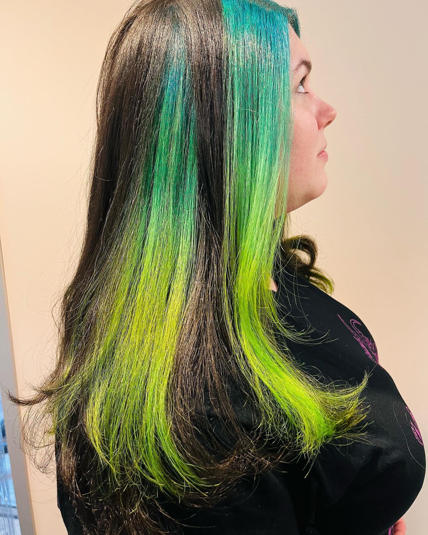 She got new colors! Refreshed @ladylasagna666 with all these different greens!💙💚💛